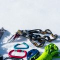 Sicherheit auf verschneiten Straßen: Winterreifen, Schneeketten & Fahrverhalten