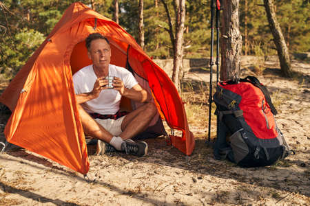 Die besten Strategien für trockenes Camping bei Dauerregen: Ausrüstung, Planung & Tricks