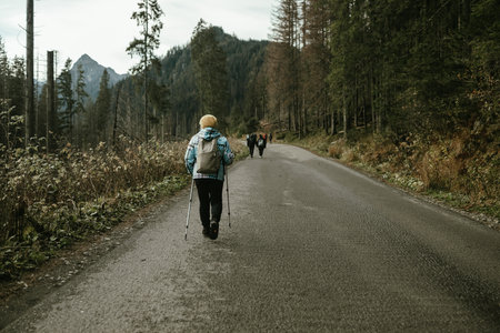 Praktische Aufbewahrungstipps: Ordnung und Platzsparen in der Campingküche