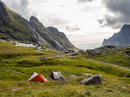 Sicher unterwegs beim Camping: Wetter, Wildtiere und Notfallvorsorge in Deutschland